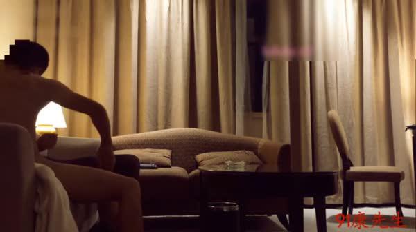 &ldquo;好爽老公射给我&rdquo;有钱大老板酒店大战94高挑黑丝公关女呻吟诱人不愿意在桌子上干说别玩高科技了容易死在这对白淫荡